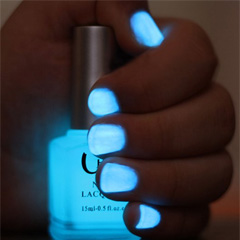 Фото и картинки светящихся красок и люминофоров - Светящийся лак для ногтей